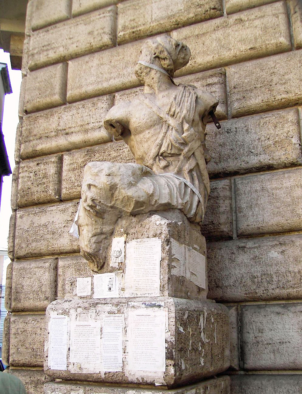 The talking statue of Pasquino